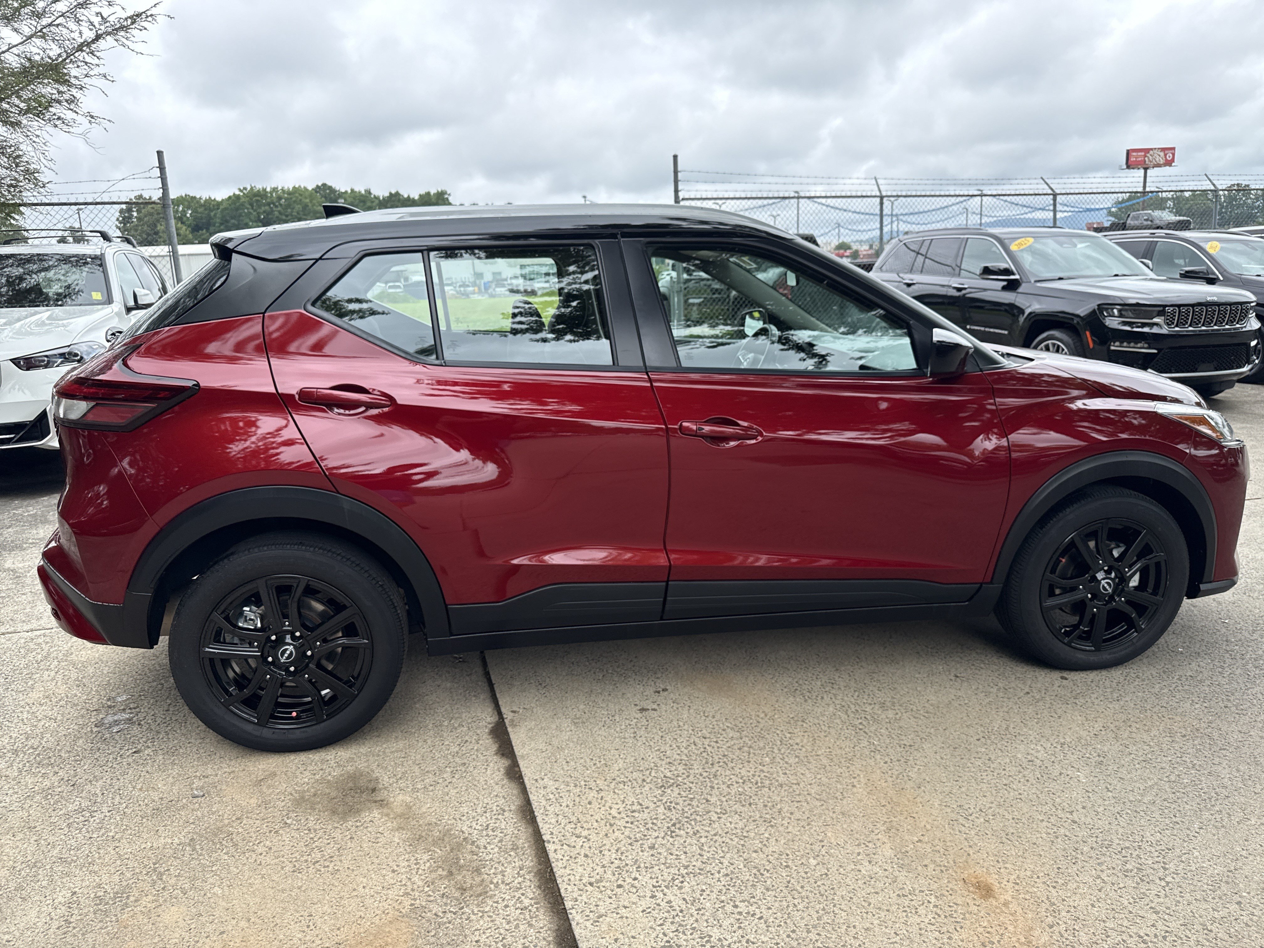 Used 2023 Nissan Kicks SV FWD image 8