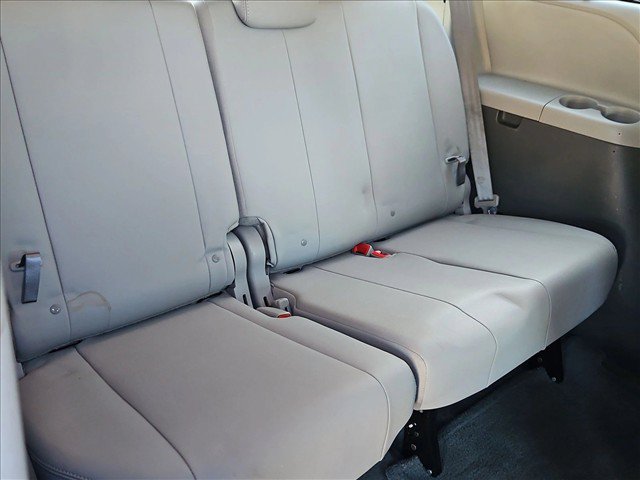 Used 2017 Toyota Sienna XLE FWD image 17