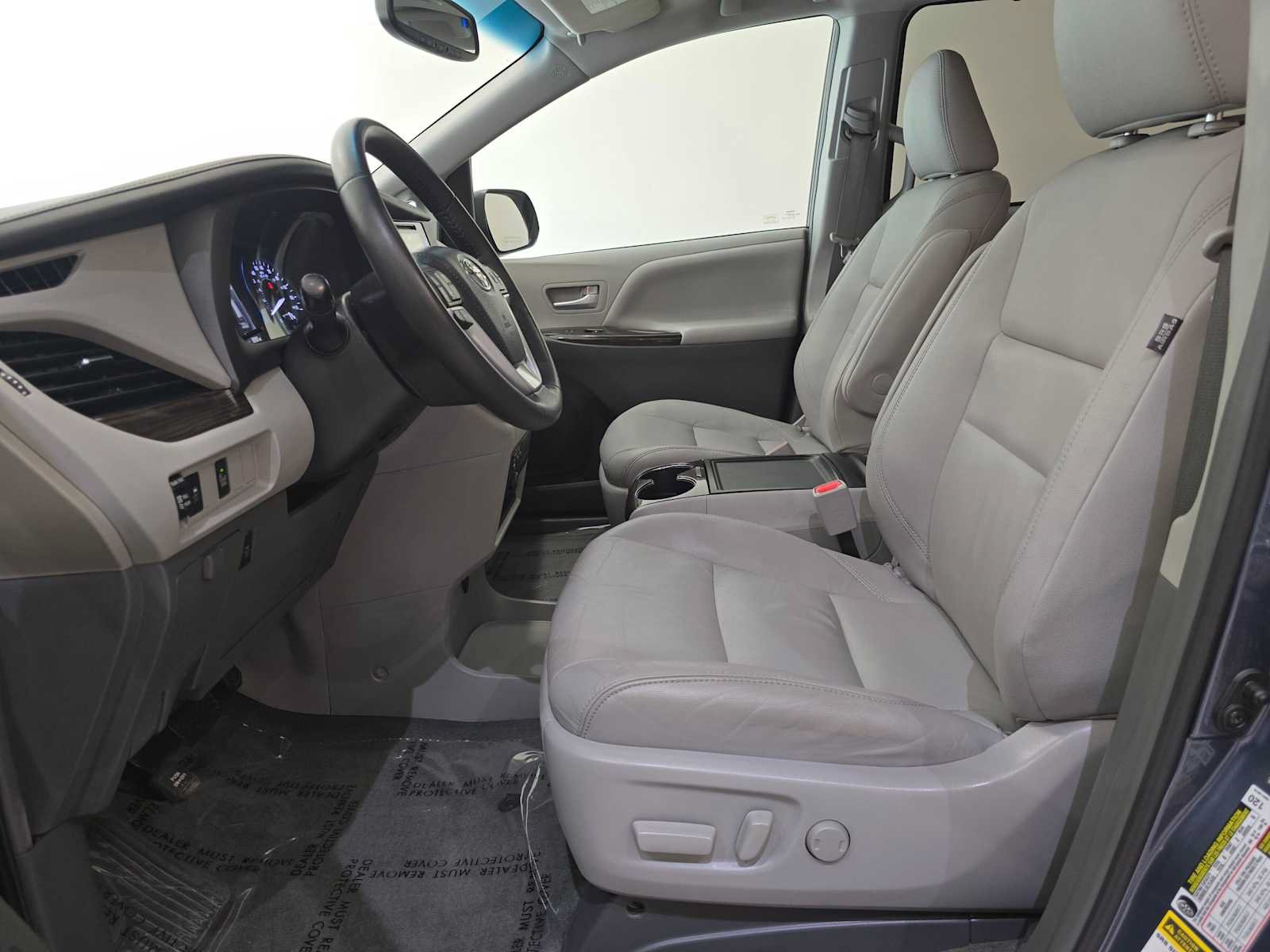 Used 2017 Toyota Sienna XLE FWD image 22