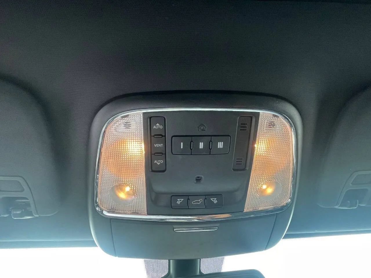Used 2015 Jeep Grand Cherokee Altitude RWD image 21