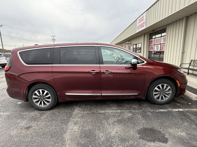 Used 2022 Chrysler Pacifica Limited image 2
