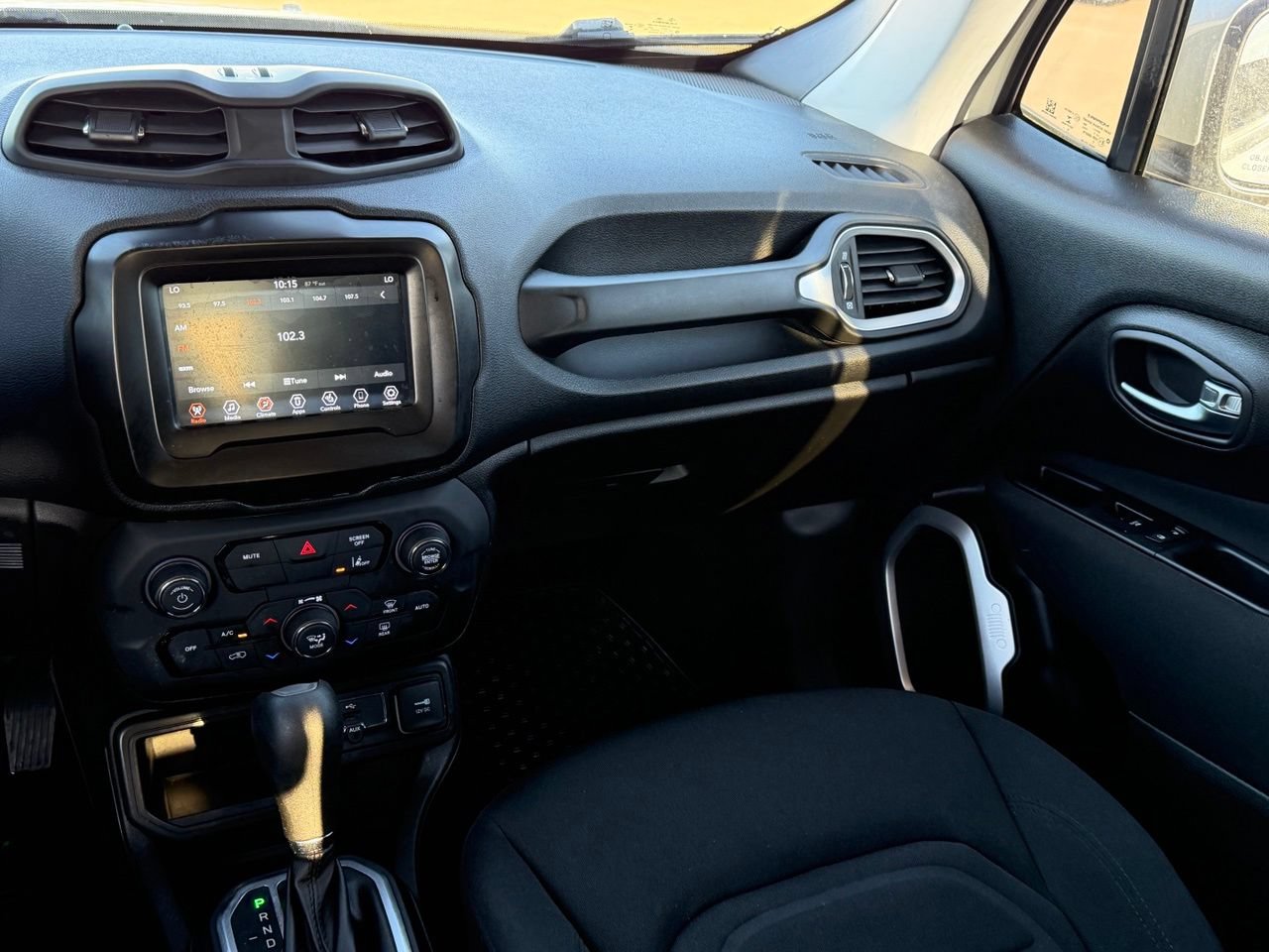 Used 2021 Jeep Renegade Latitude w/ Convenience Group FWD image 12