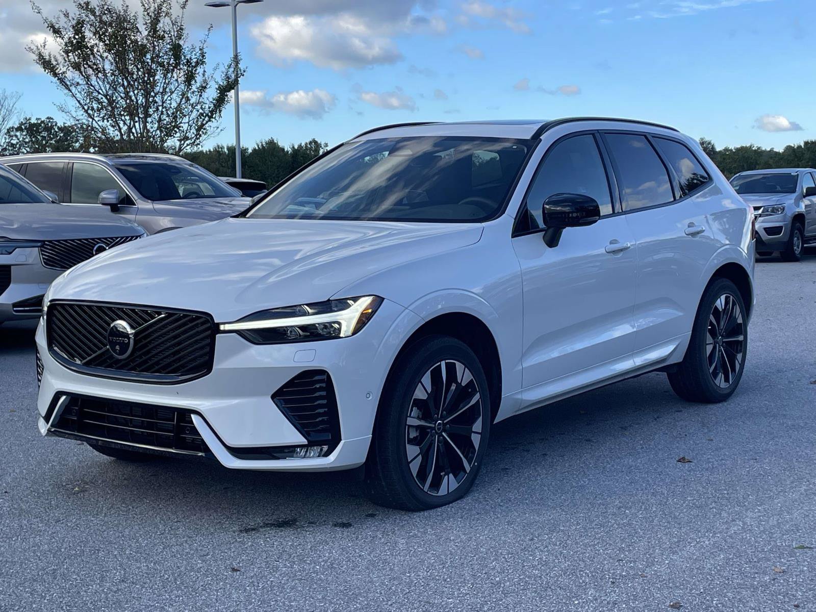 New 2026 Volvo XC60 B5 Plus w/ Climate Package AWD/4WD image 24