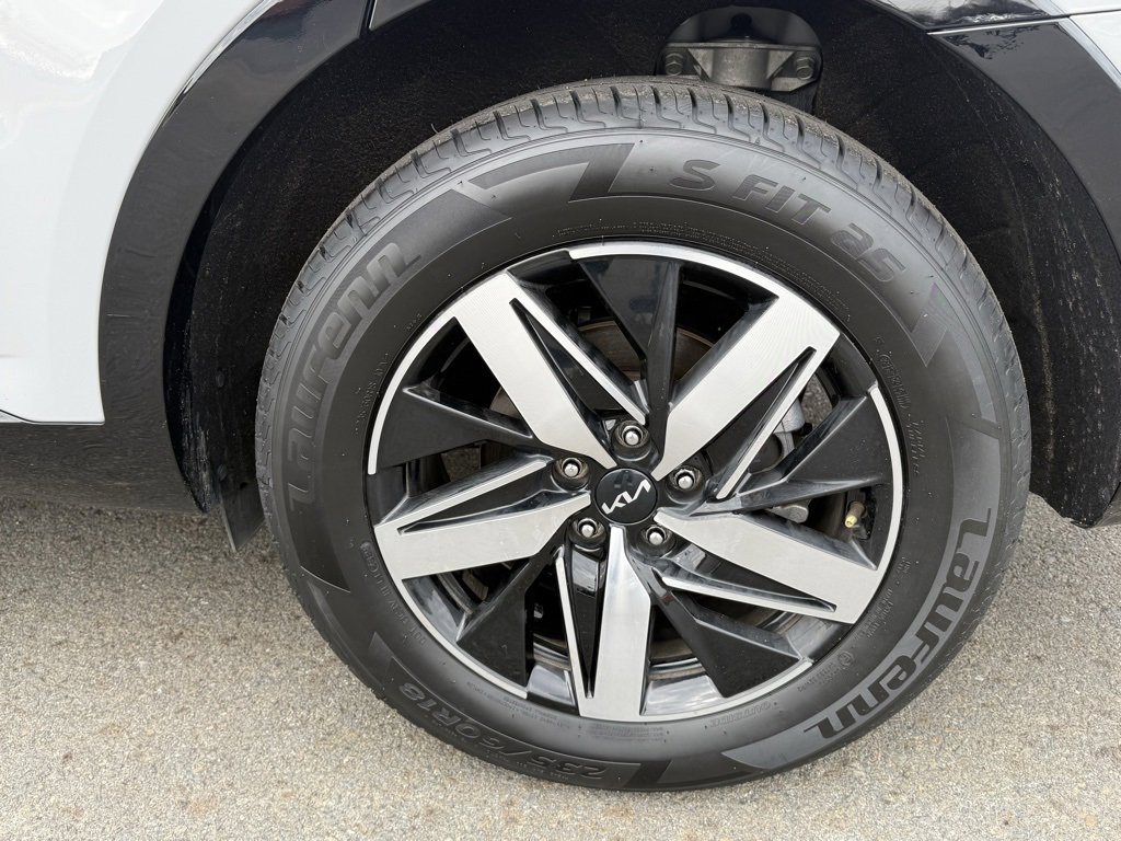 Used 2023 Kia Sorento EX image 12