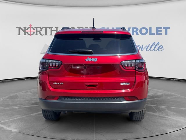 Used 2025 Jeep Compass Latitude AWD/4WD image 4