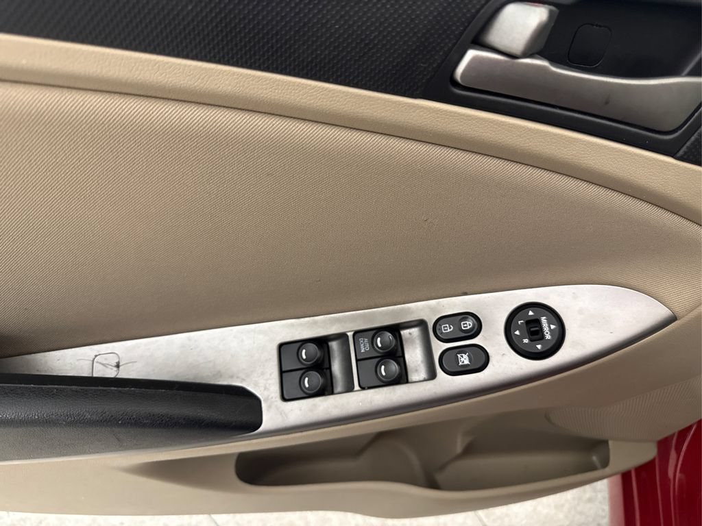 Used 2017 Hyundai Accent SE FWD image 35