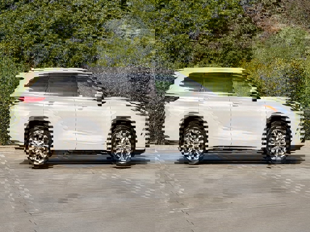 Used 2022 Toyota Highlander Limited image 10