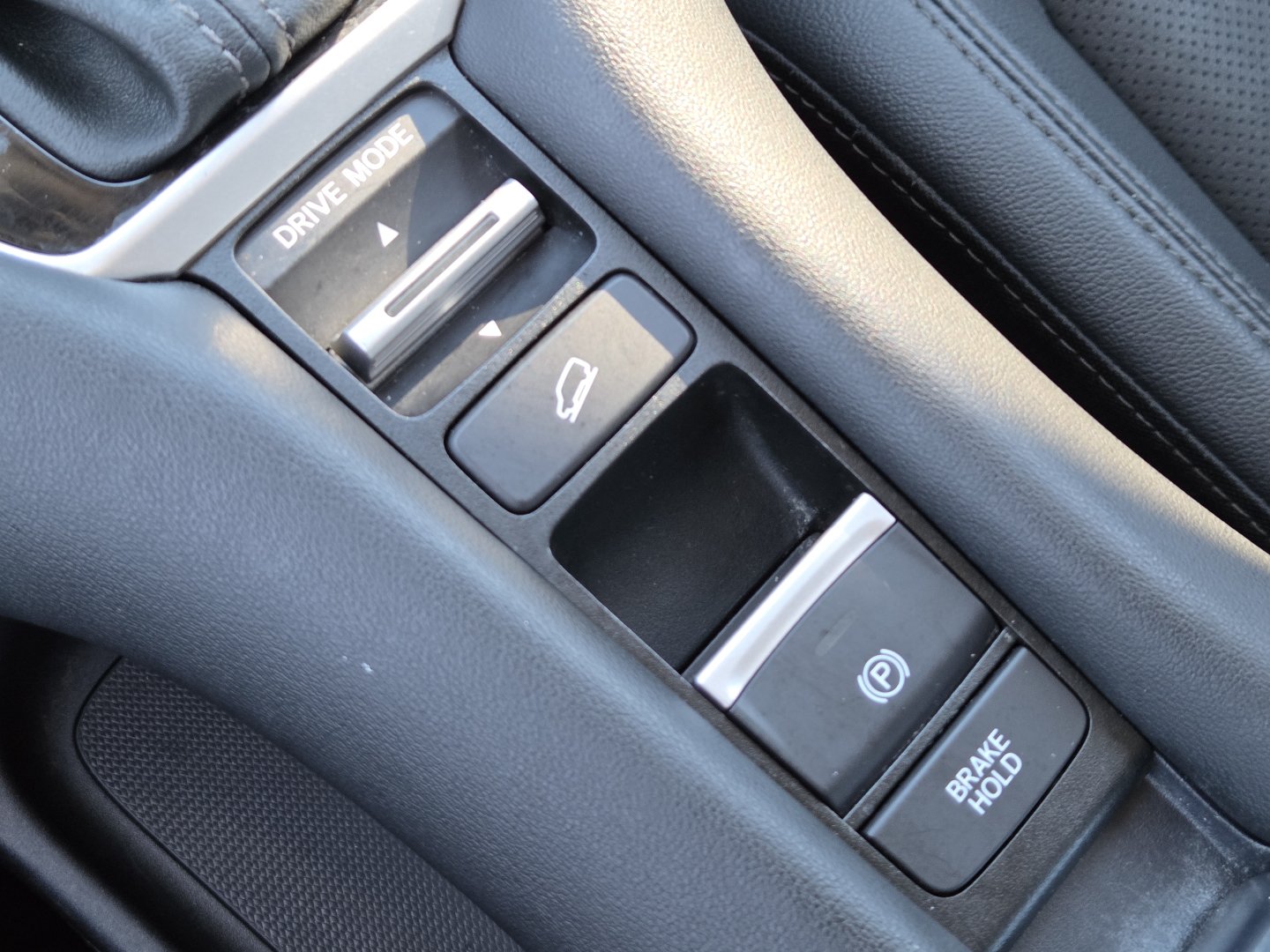Used 2024 Honda HR-V EX-L image 8