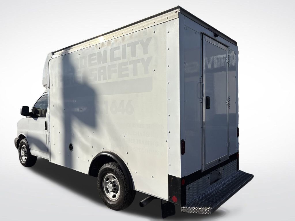 Used 2020 Chevrolet Express 3500 w/ Driver Convenience Package RWD image 3