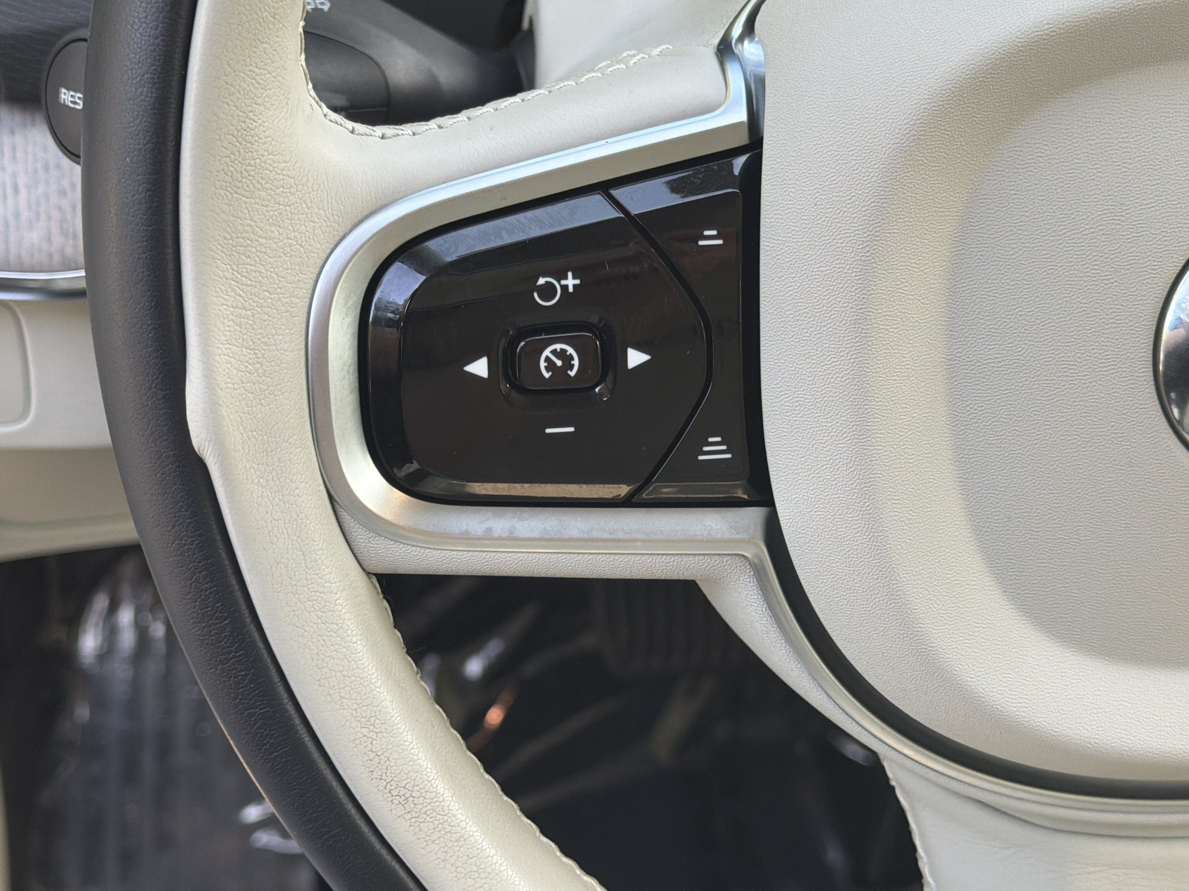 Certified 2024 Volvo XC90 T8 Plus w/ Protection Package AWD/4WD image 19