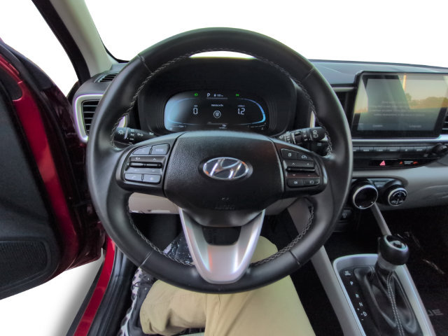 Used 2024 Hyundai Venue SEL FWD image 18