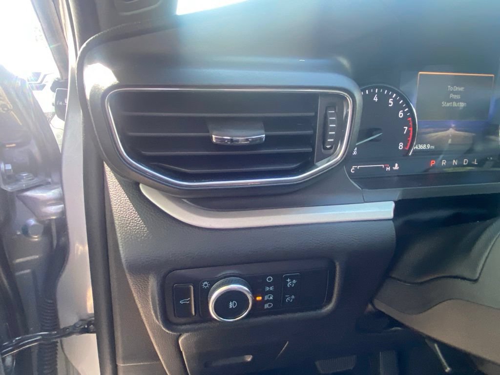 Used 2023 Ford Explorer XLT w/ Equipment Group 202A AWD/4WD image 16