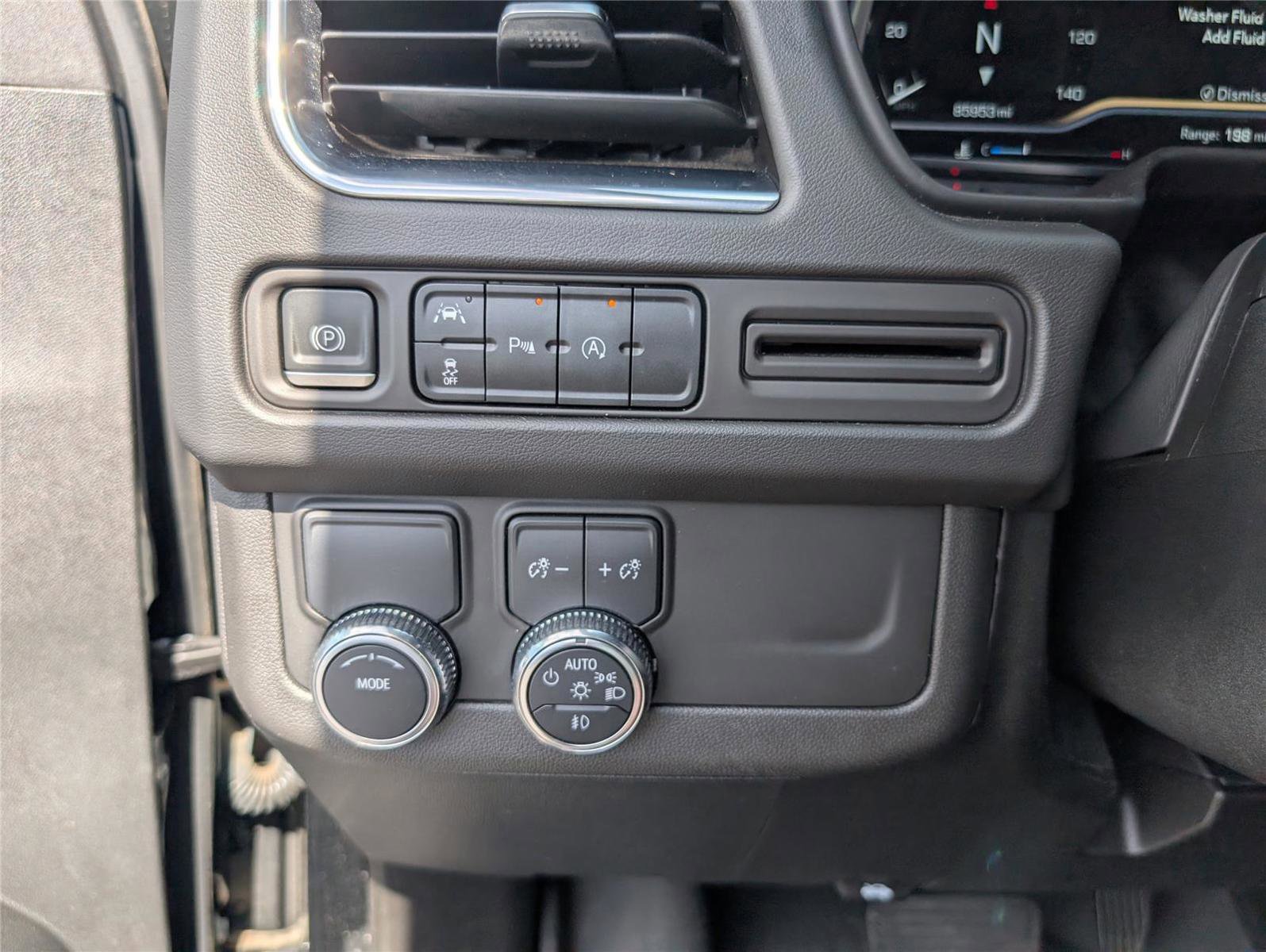 Used 2023 GMC Yukon SLT RWD image 26
