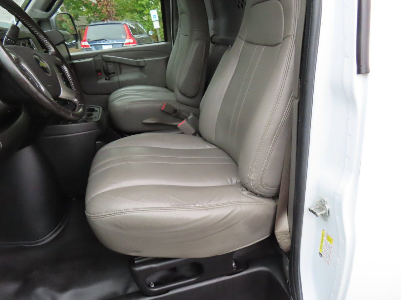 Used 2019 Chevrolet Express 2500 w/ Driver Convenience Package image 7