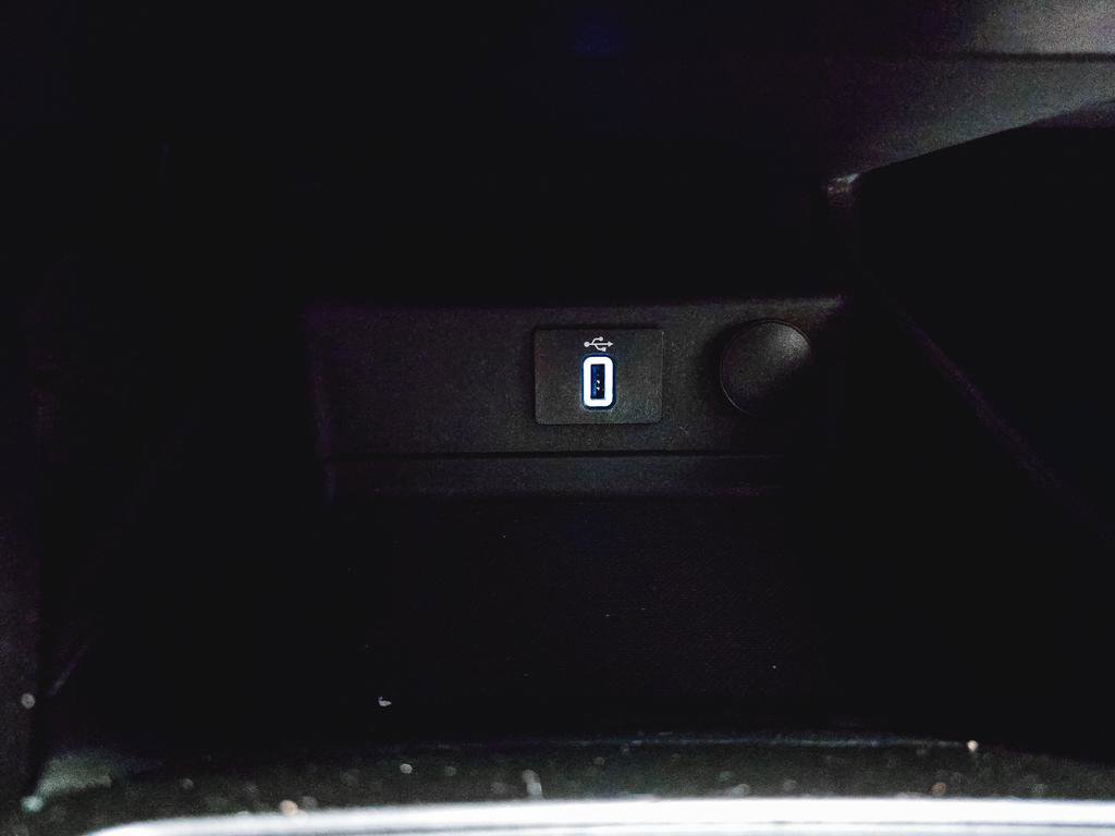 Used 2017 Ford Fusion SE w/ Fusion SE Technology Package image 33