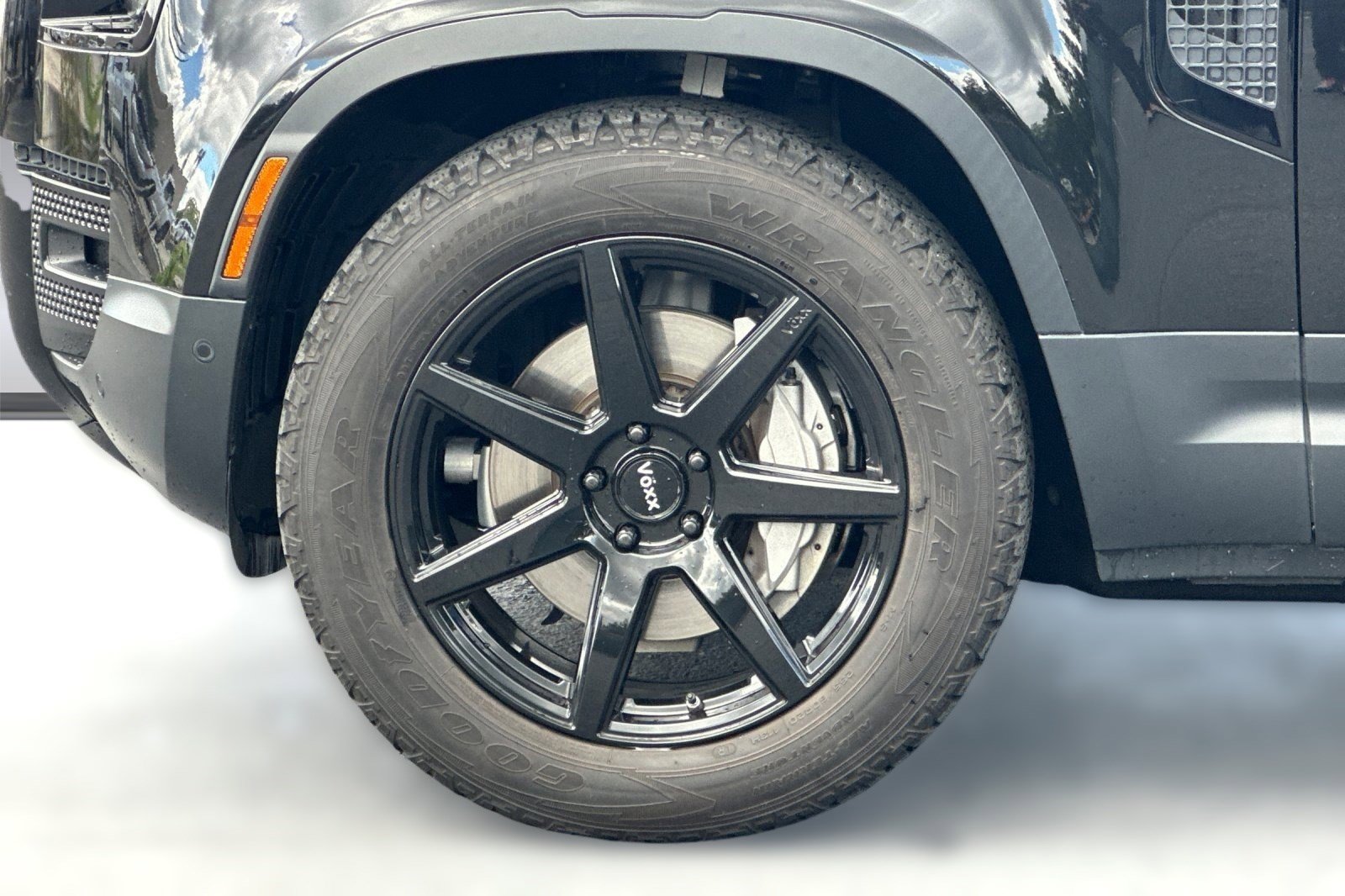 Used 2020 Land Rover Defender 110 SE image 11