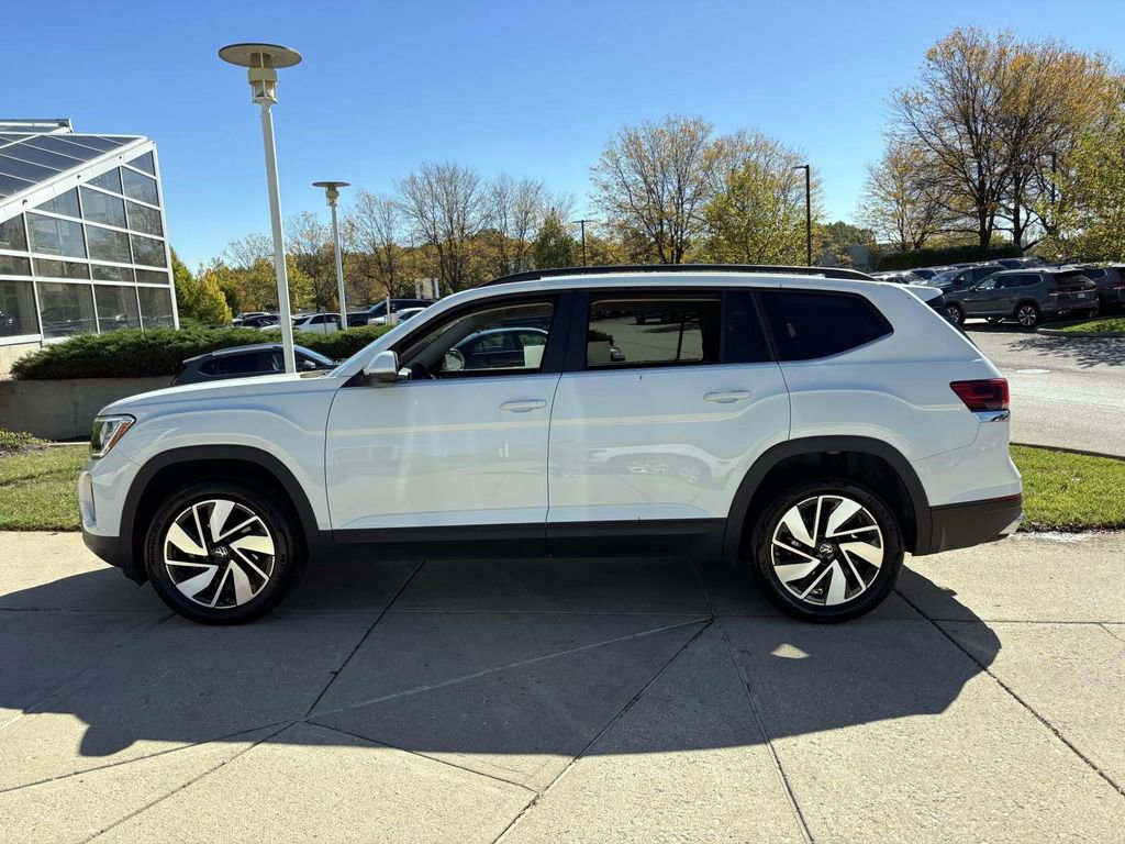 Used 2025 Volkswagen Atlas SE image 4