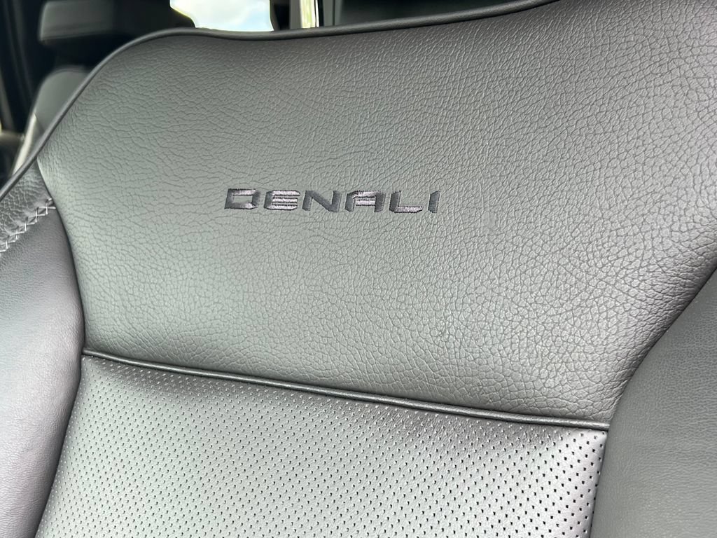 Used 2024 GMC Yukon Denali w/ Advanced Technology Package AWD/4WD image 13