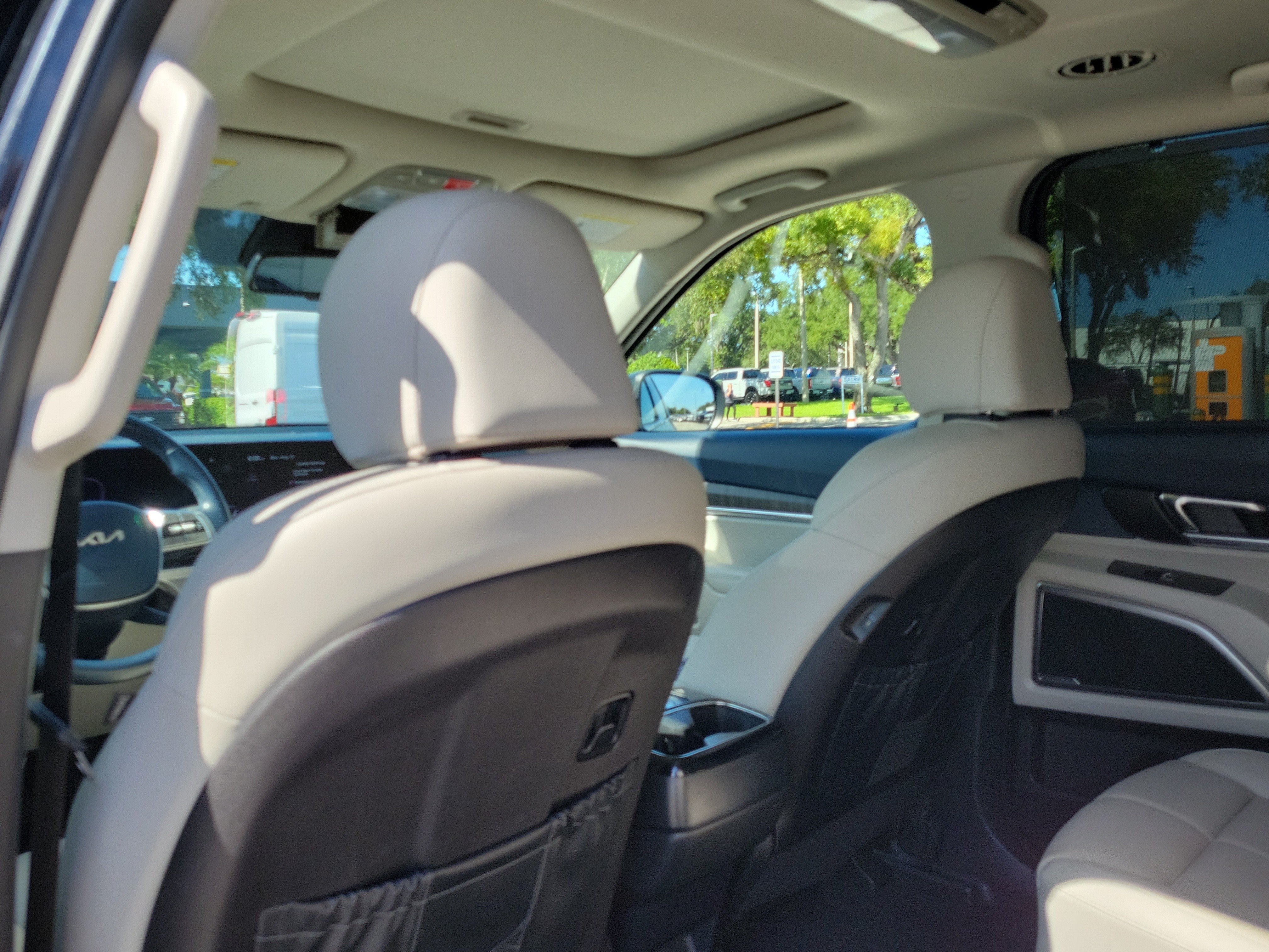 Used 2024 Kia Telluride EX w/ EX Captain's Chair Package FWD image 13