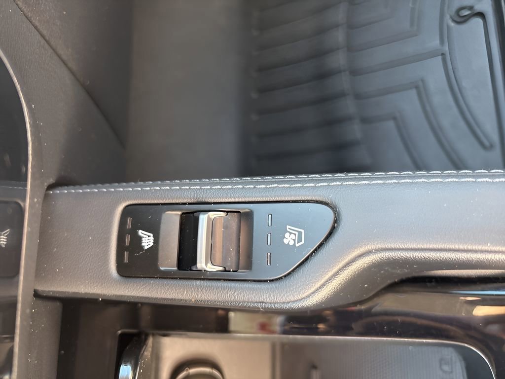 Used 2022 Kia Telluride SX w/ SX Prestige Package image 27