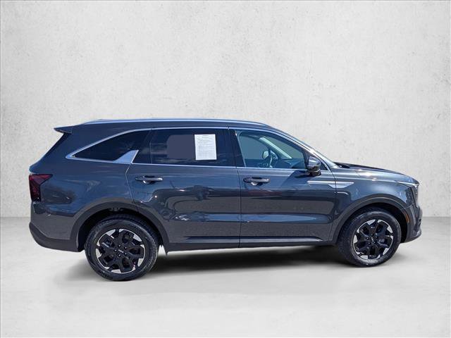 Used 2024 Kia Sorento S image 4