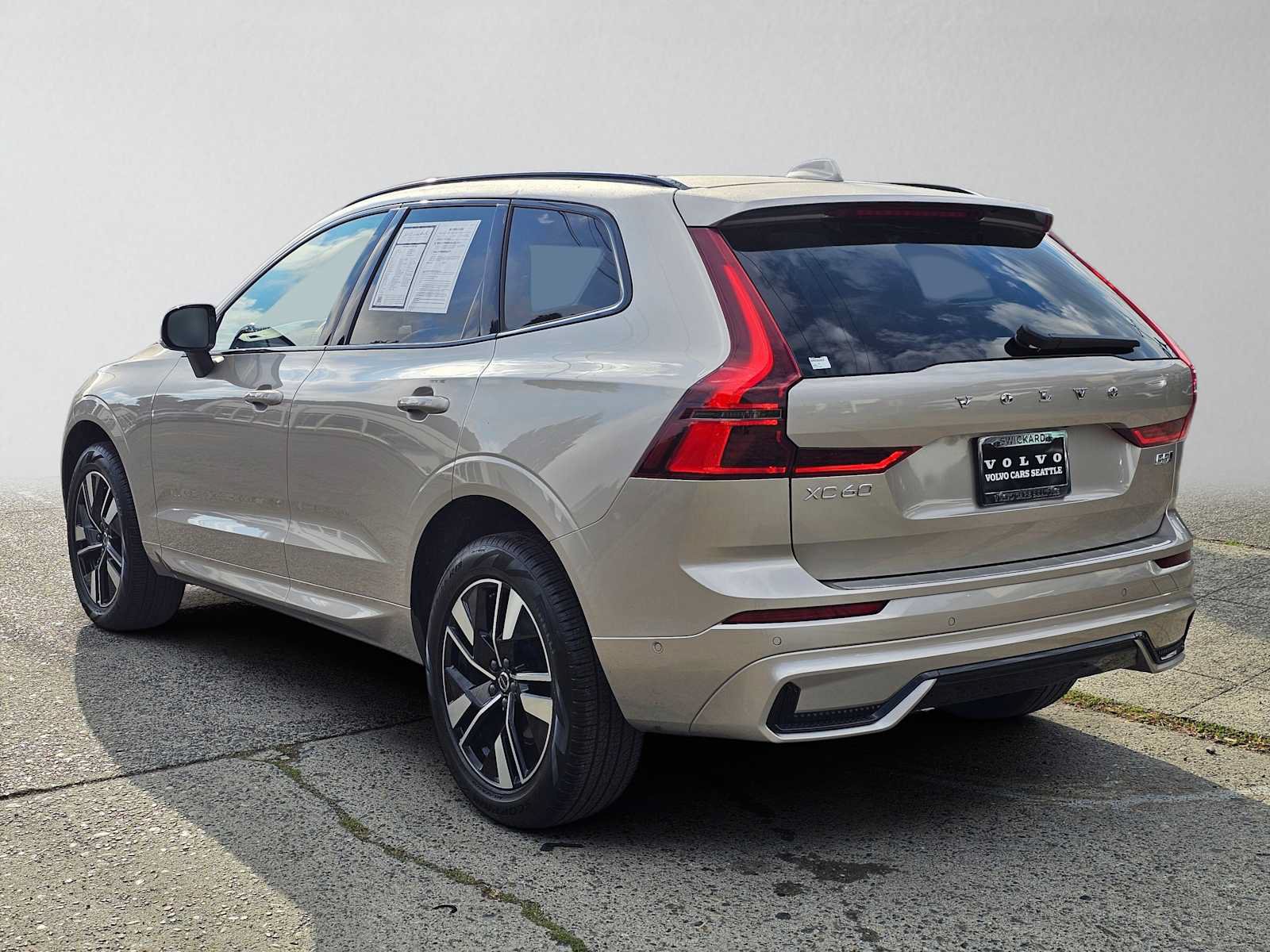 Used 2026 Volvo XC60 B5 Plus w/ Protection Package Premier AWD/4WD image 5