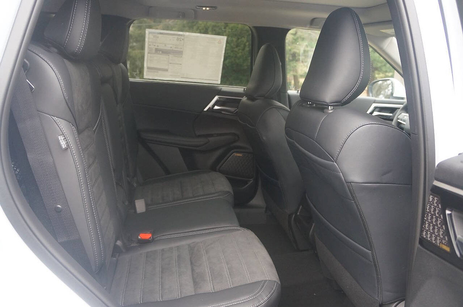 New 2025 Mitsubishi Outlander SE image 20