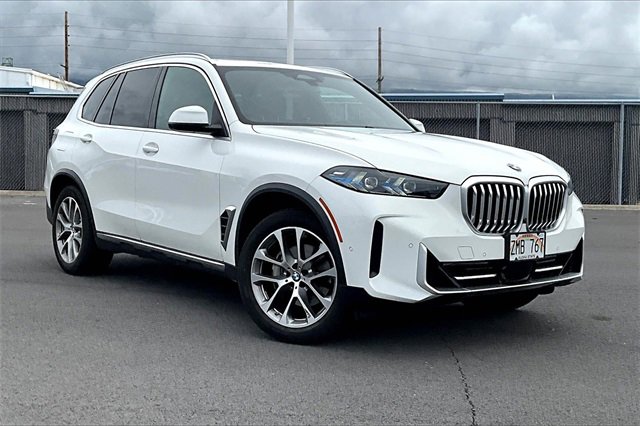 Used 2025 BMW X5 sDrive40i w/ Premium Package image 2