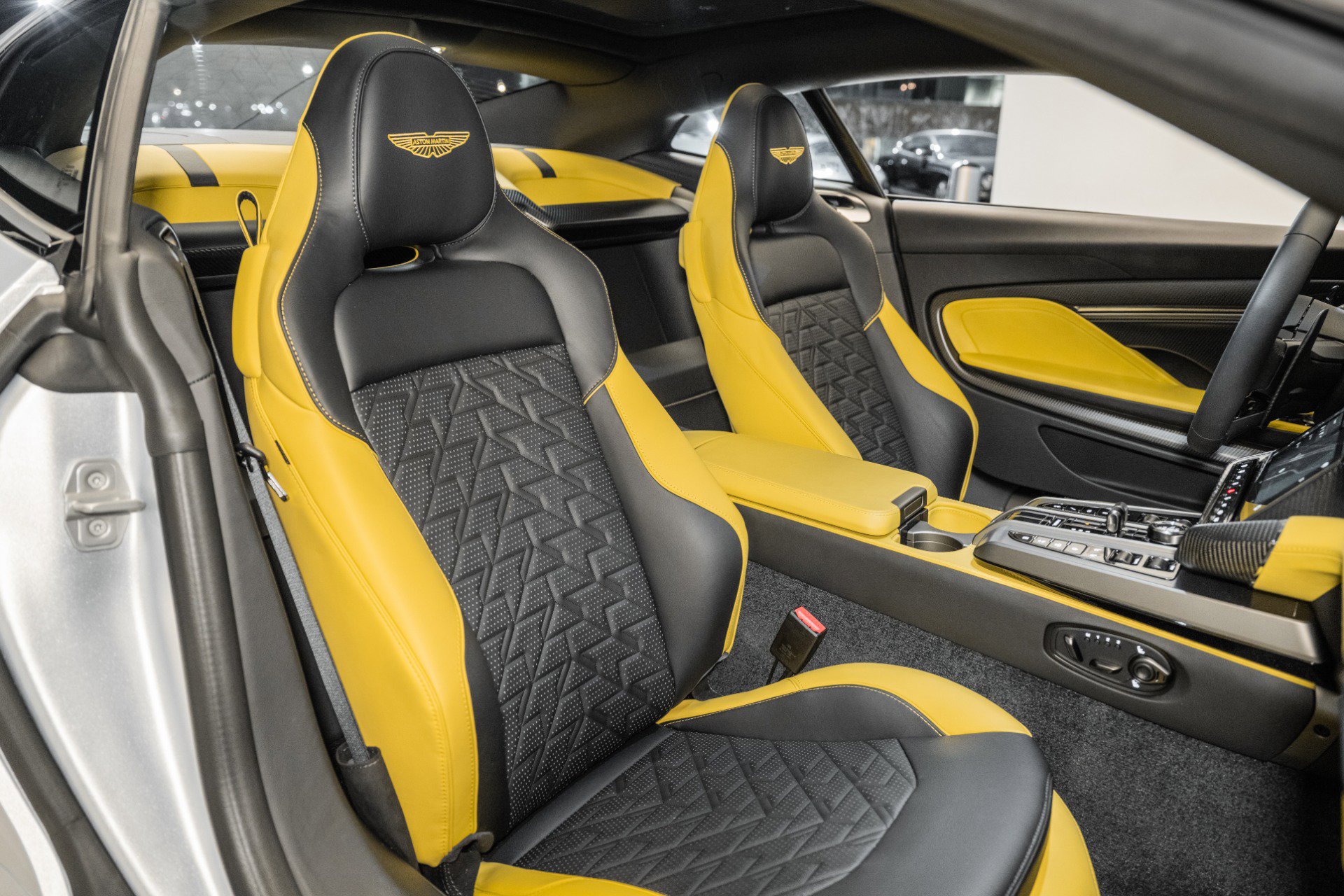 Used 2025 Aston Martin Vanquish image 17