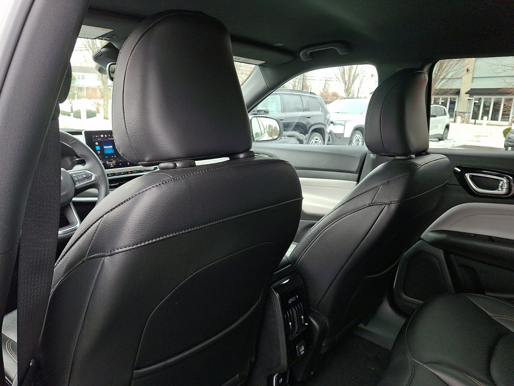 Used 2024 Jeep Compass Limited image 21