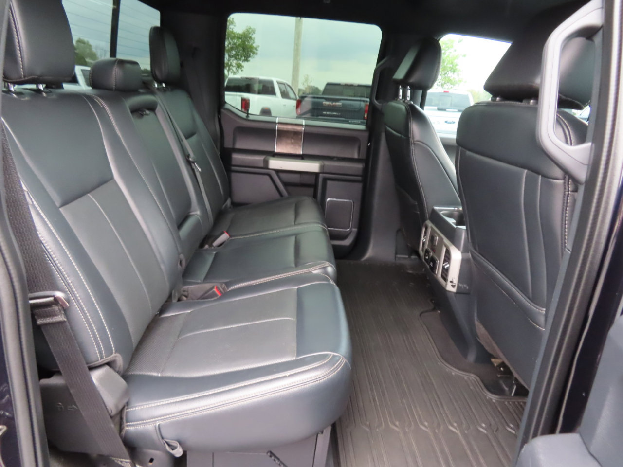 Used 2022 Ford F250 Lariat w/ Black Appearance Package image 49