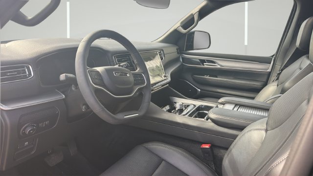 Used 2025 Jeep Wagoneer Series II w/ Premium Group I AWD/4WD image 9
