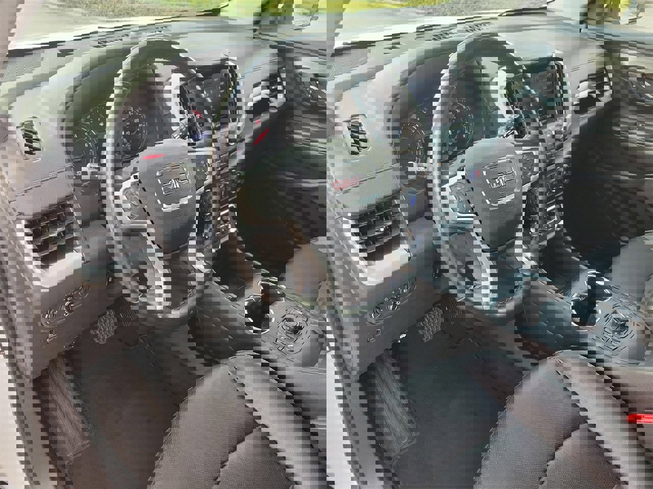 Used 2023 GMC Terrain SLT image 15