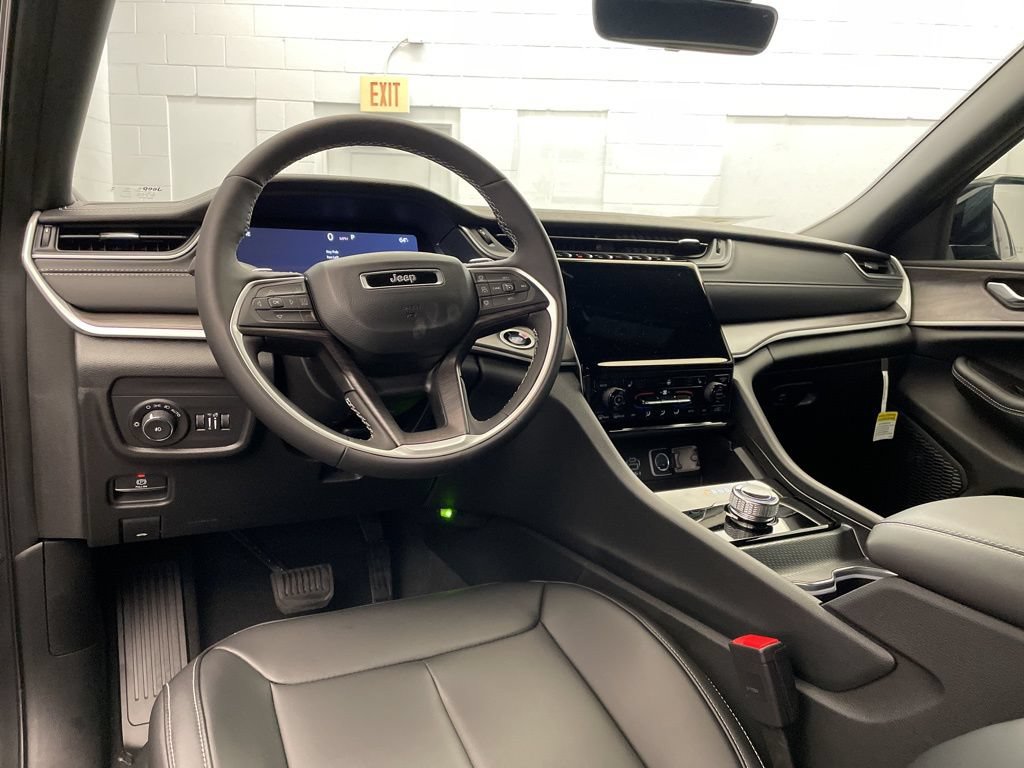 New 2025 Jeep Grand Cherokee L Limited RWD image 9