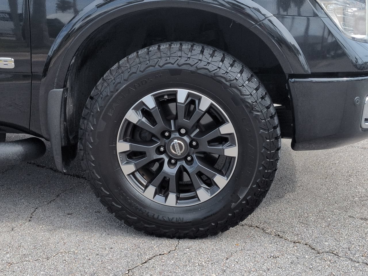 Used 2019 Nissan Titan PRO-4X w/ Pro-4x Convenience Package AWD/4WD image 10
