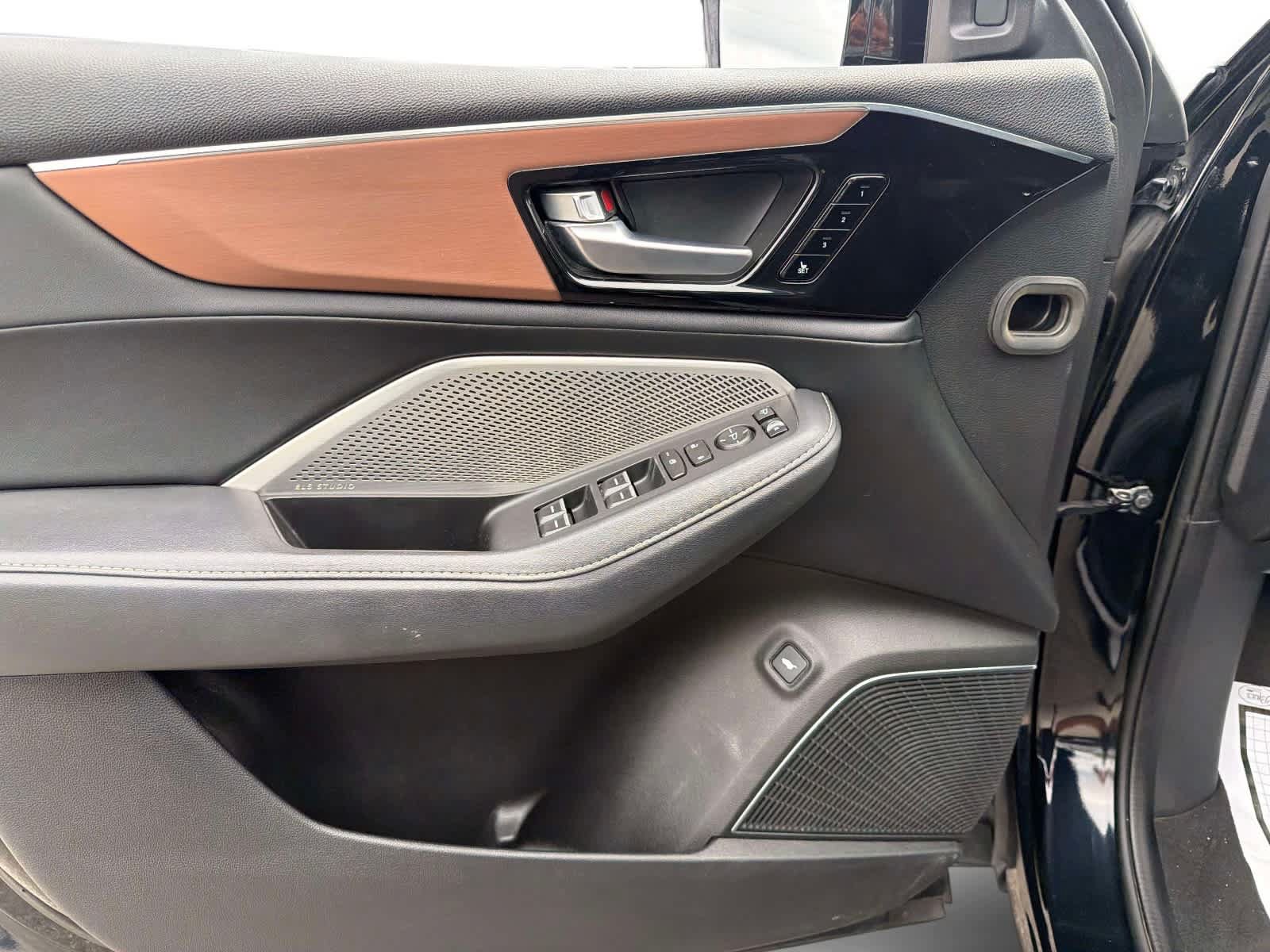 Used 2022 Acura MDX SH-AWD w/ Technology Package image 18