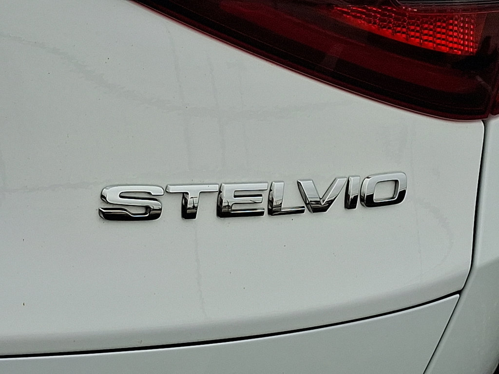 Used 2023 Alfa Romeo Stelvio Veloce image 16
