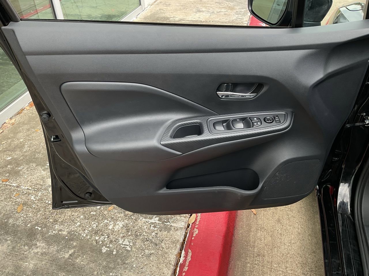 Used 2025 Nissan Versa SV image 12