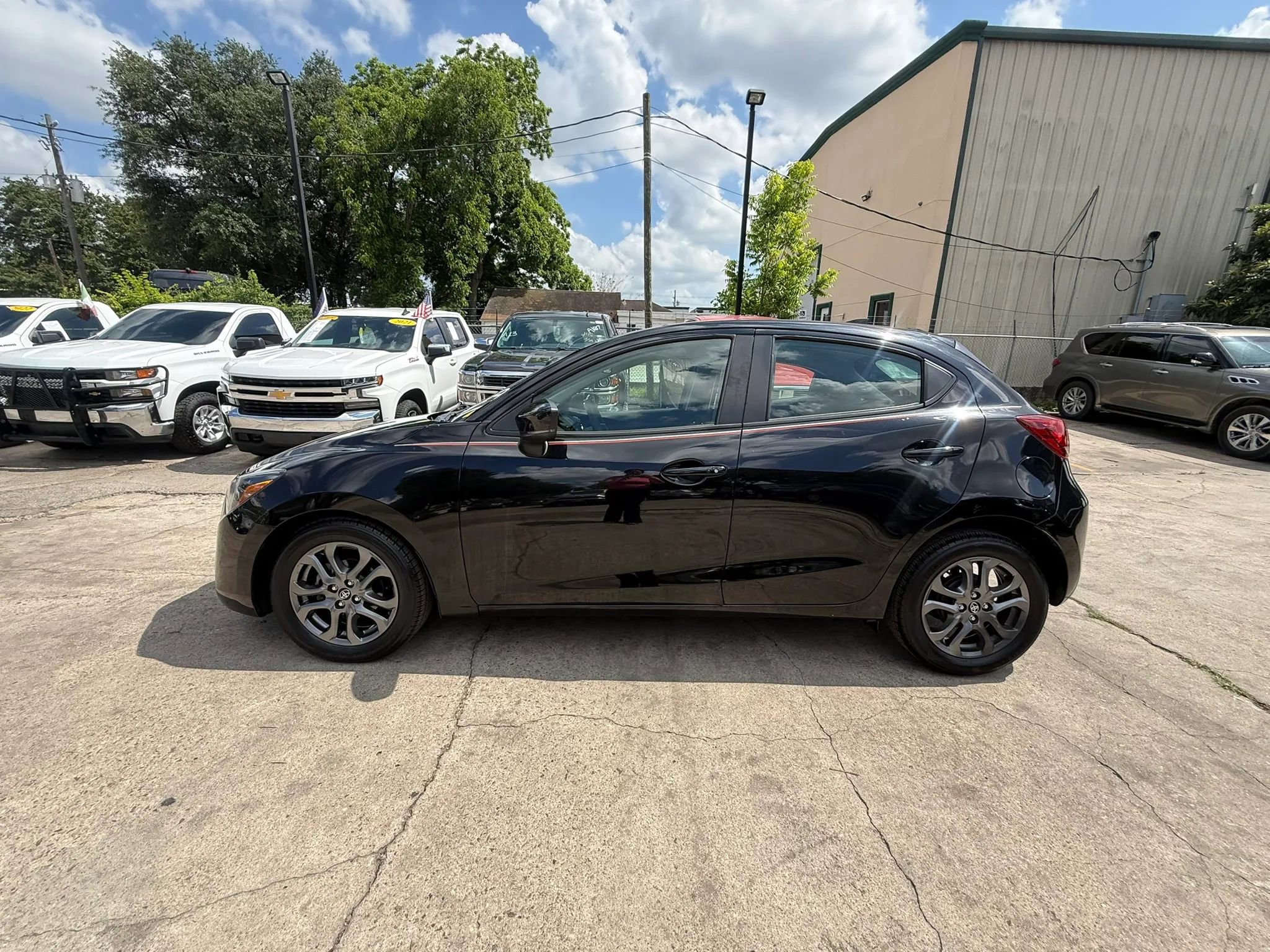 Used 2020 Toyota Yaris LE FWD image 4