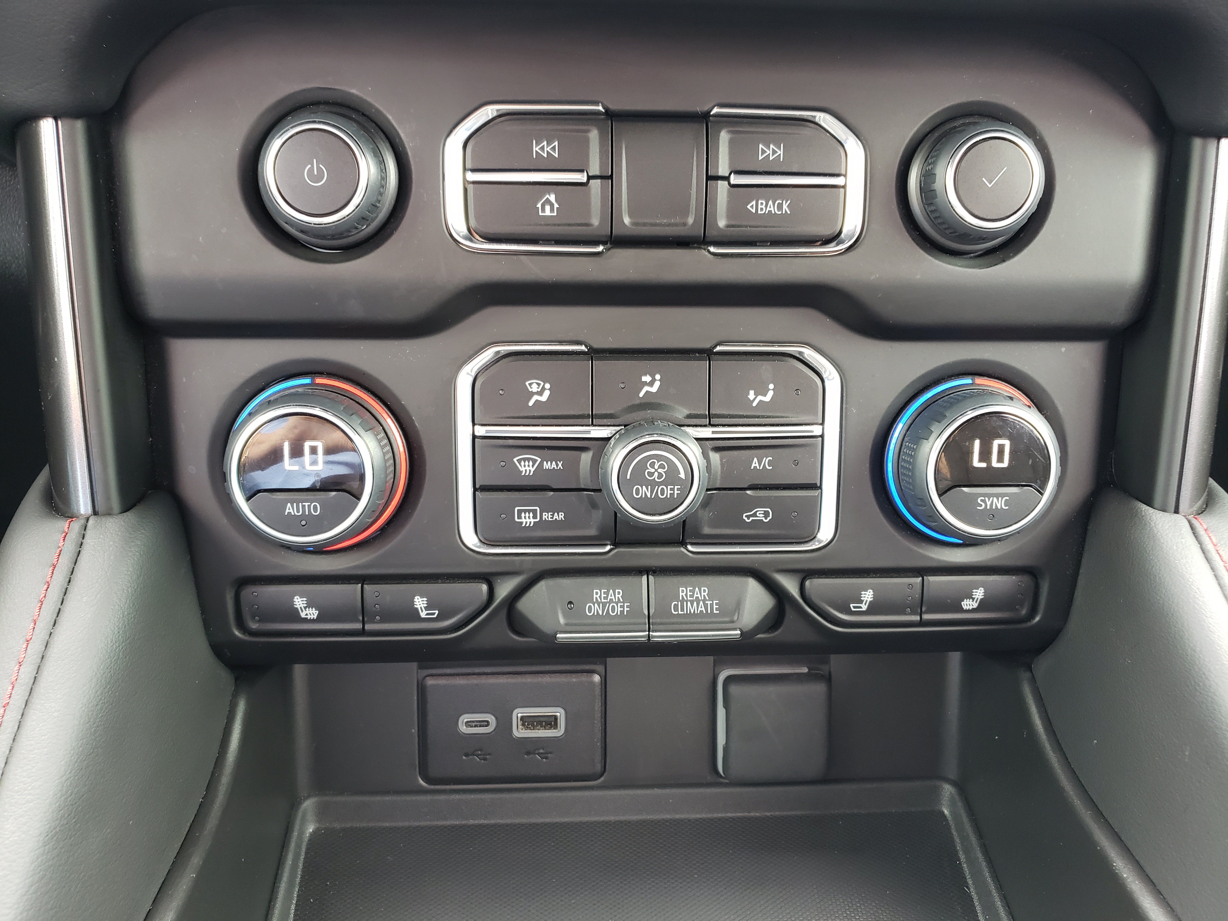 Used 2024 Chevrolet Tahoe RST w/ Luxury Package AWD/4WD image 25