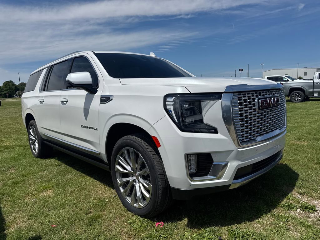 Used 2022 GMC Yukon XL Denali w/ Max Trailering Package AWD/4WD image 2