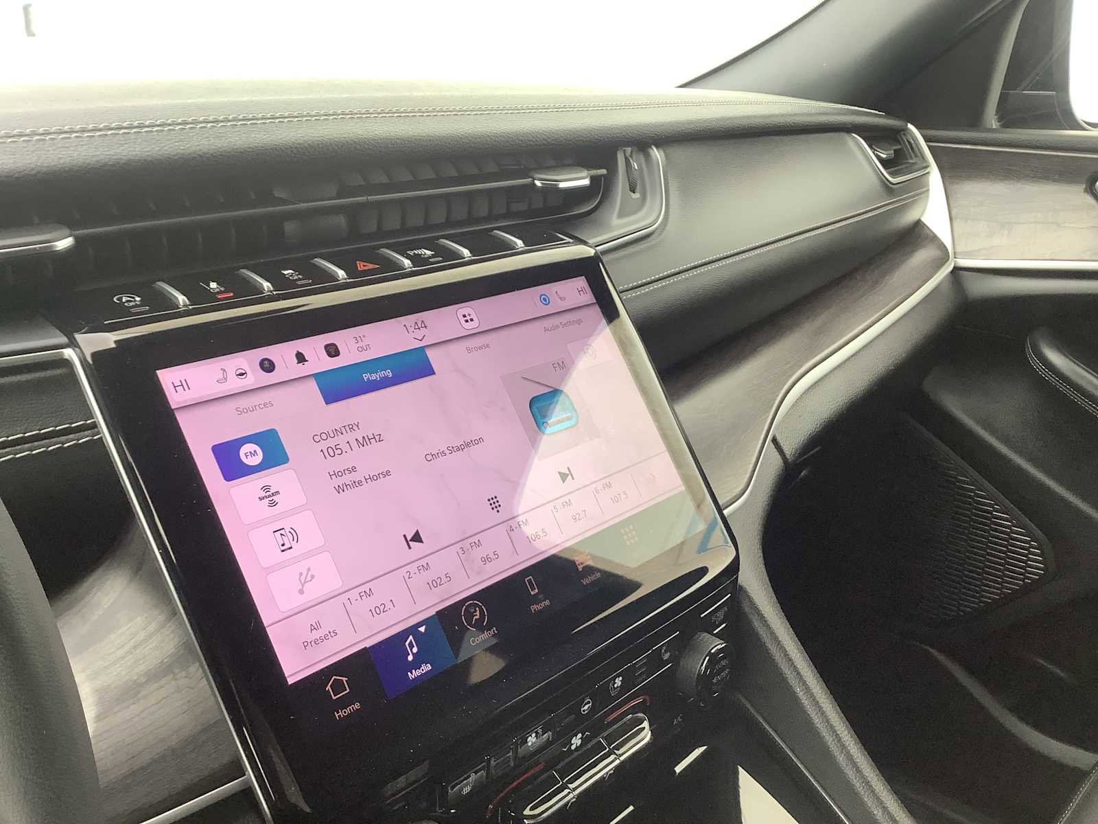 Used 2024 Jeep Grand Cherokee L Limited w/ Luxury Tech Group II image 17