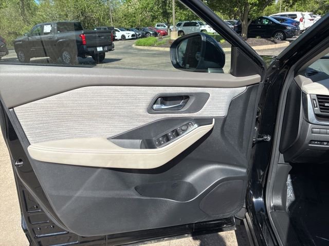 Used 2023 Nissan Rogue SV AWD/4WD image 9