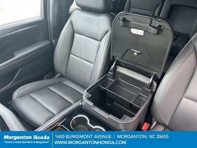 Used 2025 Chevrolet Suburban Z71 w/ Comfort Package image 29