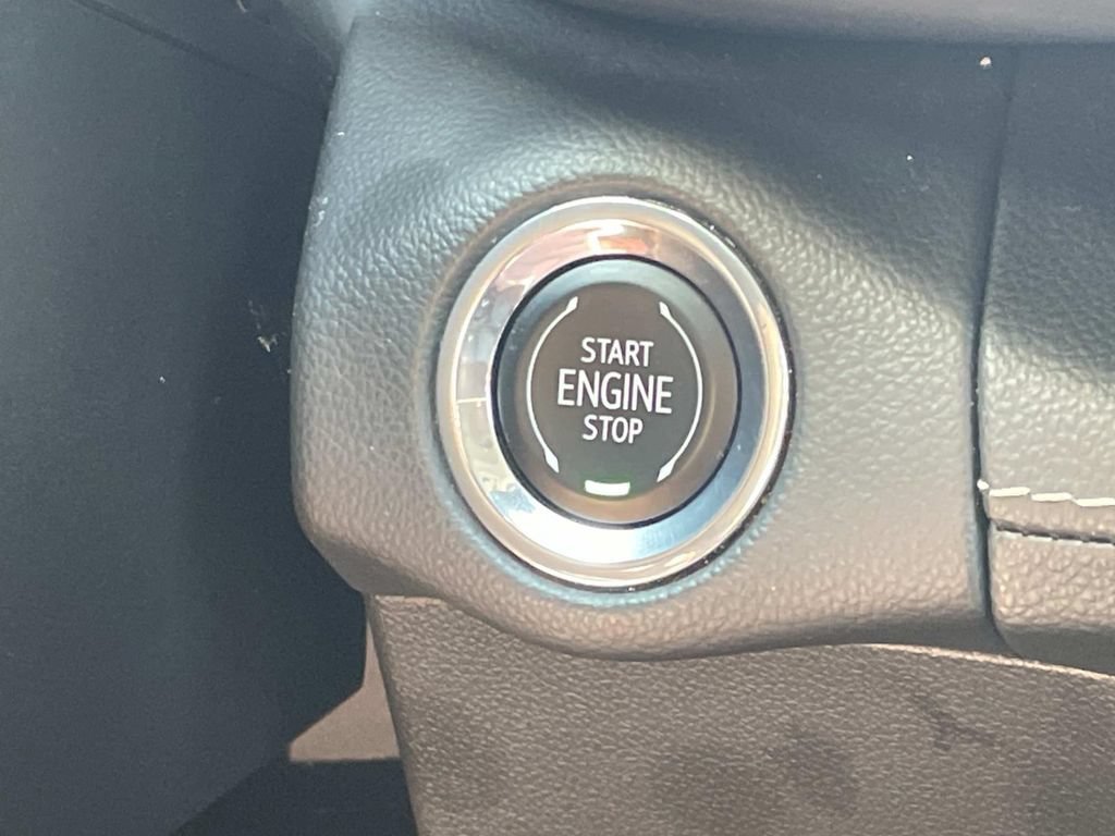 Used 2022 Buick Envision Essence w/ Technology Package I FWD image 25