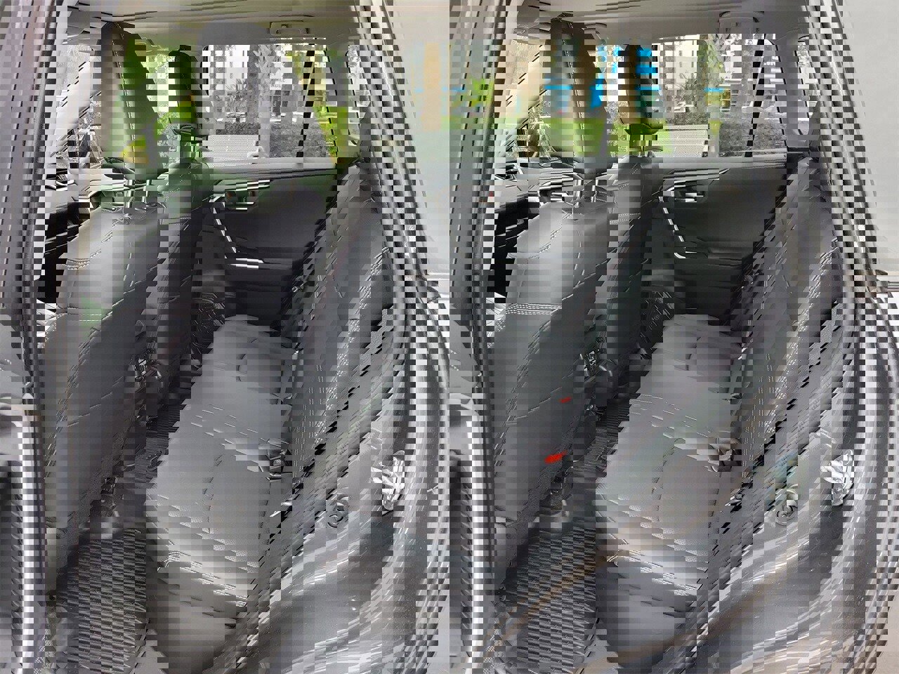 Used 2025 Toyota RAV4 Limited image 11