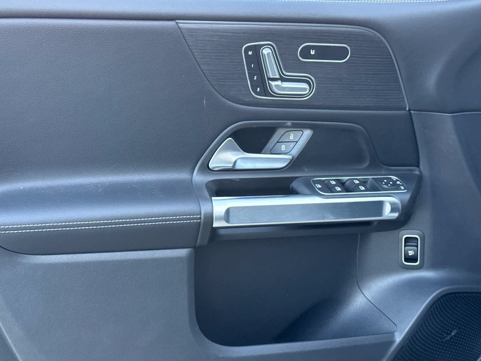 New 2026 Mercedes-Benz GLB 250 4MATIC image 15