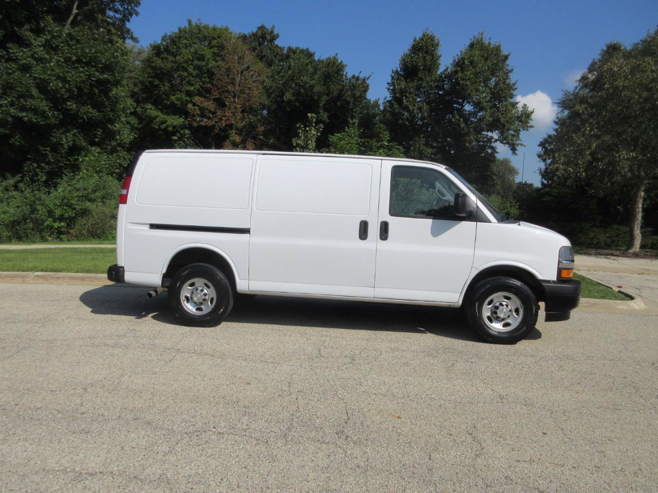 Used 2021 Chevrolet Express 2500 w/ Driver Convenience Package RWD image 5
