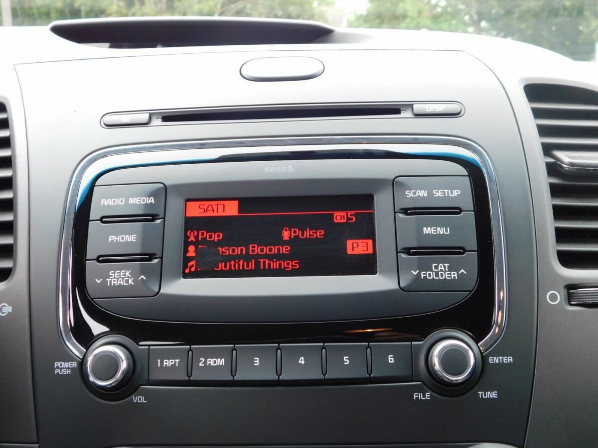 Used 2017 Kia Forte LX image 11