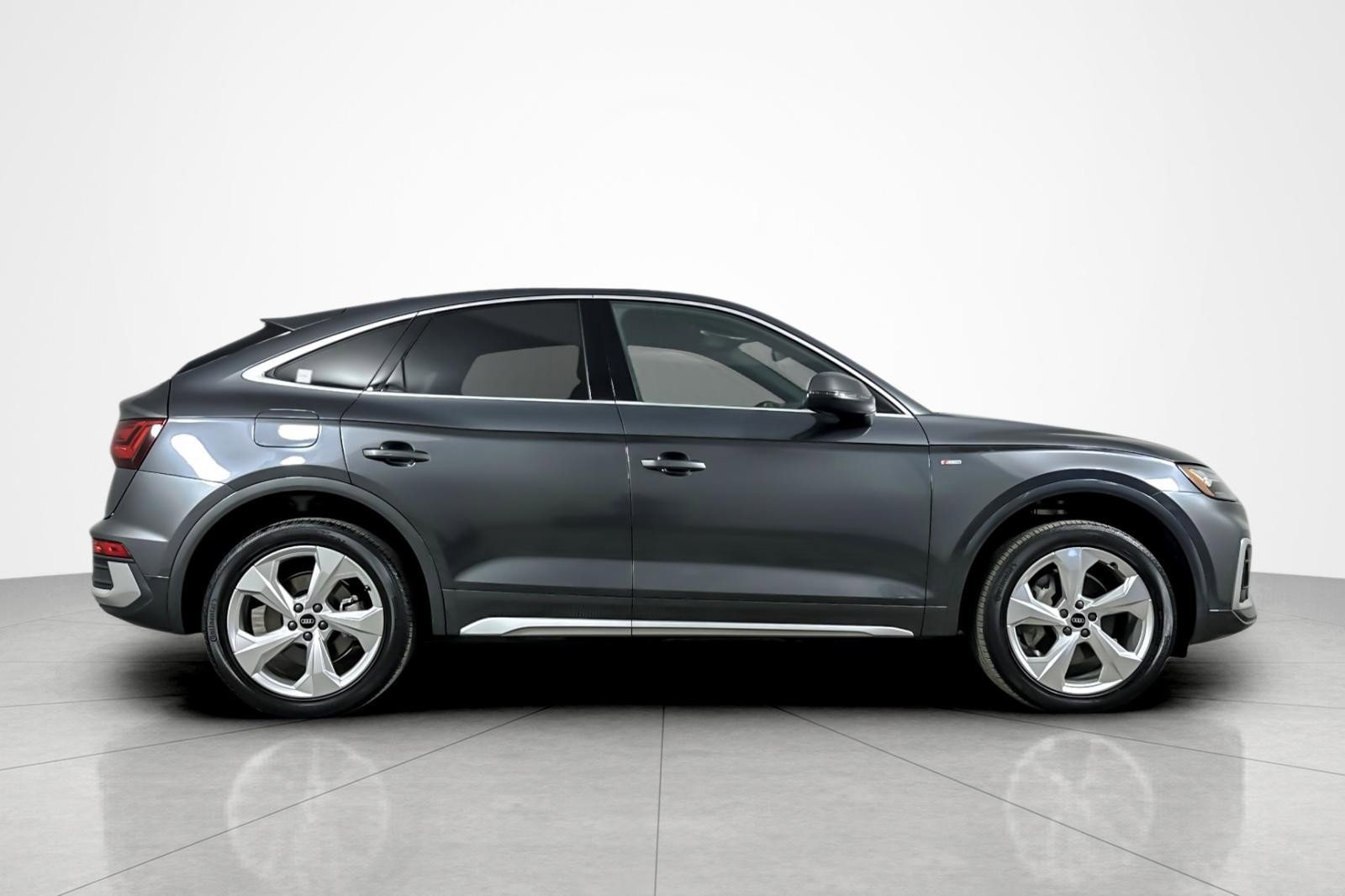 Used 2023 Audi Q5 2.0T Premium w/ Convenience Package image 6